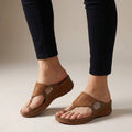 Paloma | Sandalias de Cuña Bordadas Mujer Tira Entre Dedos