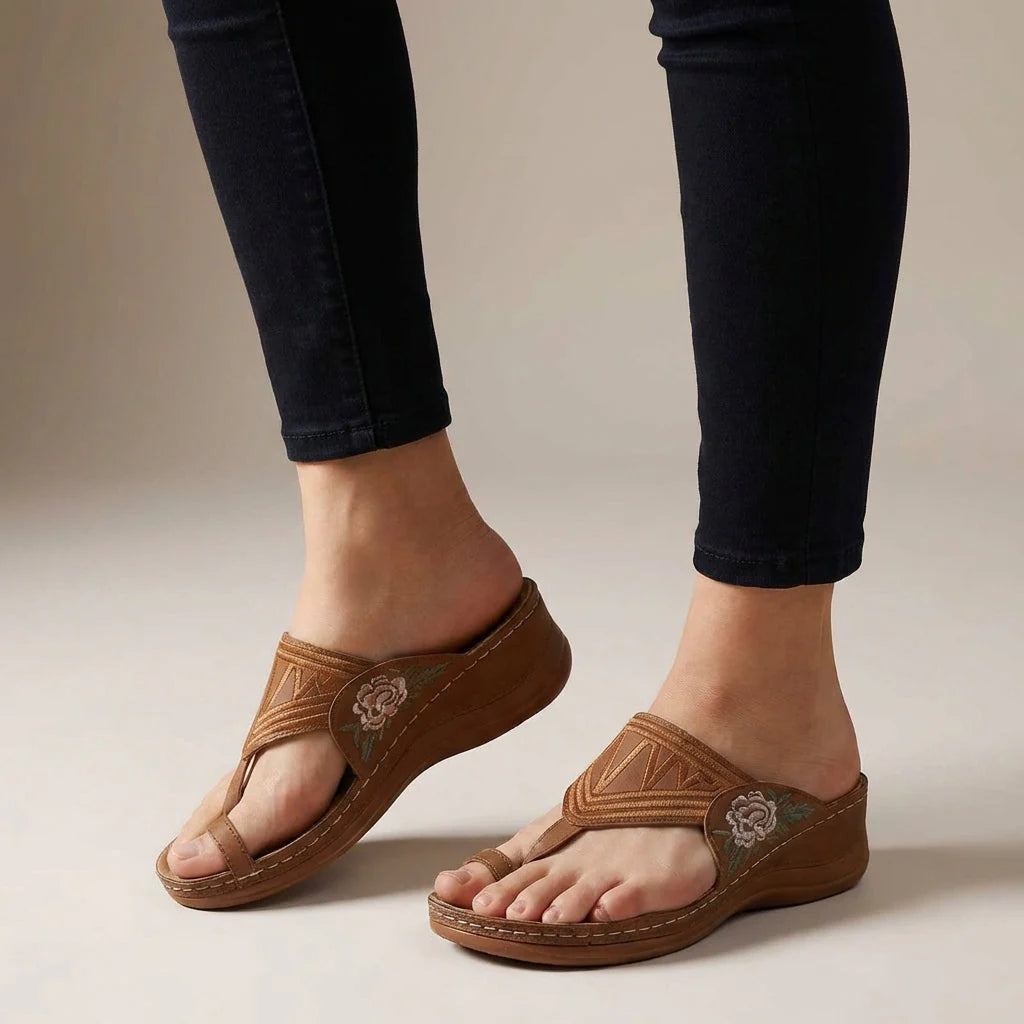 Paloma | Sandalias de Cuña Bordadas Mujer Tira Entre Dedos
