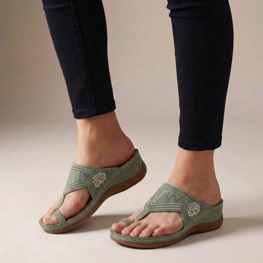 Paloma | Sandalias de Cuña Bordadas Mujer Tira Entre Dedos